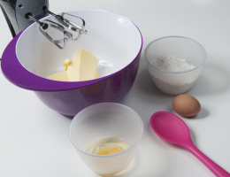 Parent and child cupcake baking & decorating