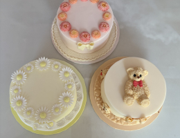 Mini Daisy, Dahlia & Teddy Cake