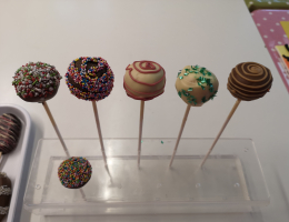 Cake pops, cakesicles & chocolate treats