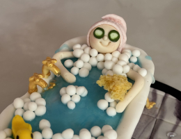 Lady in the bath cake