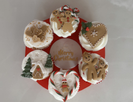 Gingerbread mini cupcake platter