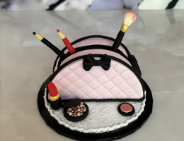 Mini make-up bag cake