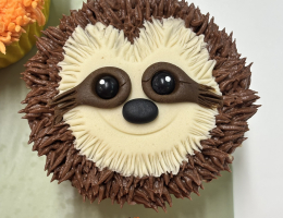 Animal Antics Piped cupcake platter