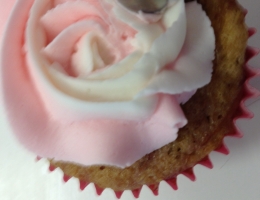 How to pipe a two tone rose swirl using strawberry & champagne frosting